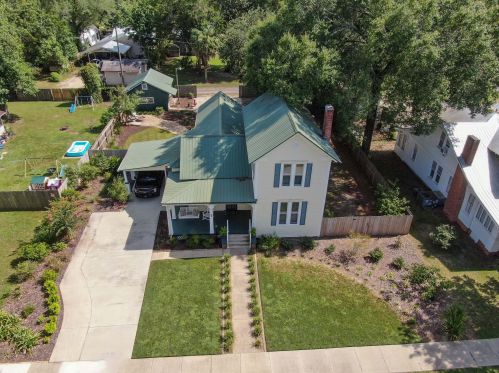 98 Live Oak Ave, Defuniak Springs FL  32435-2383 exterior