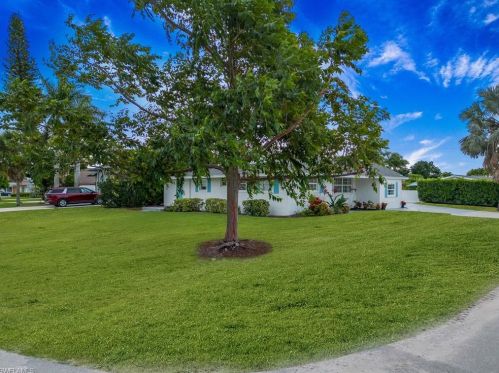 702 107 Ave, Naples FL 34108-1858 exterior