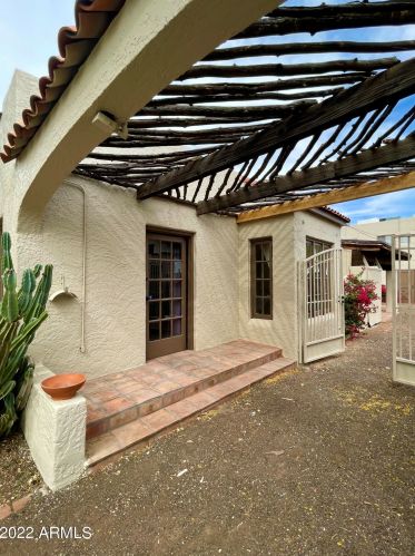 2515 10 St, Phoenix AZ 85020-5821 exterior