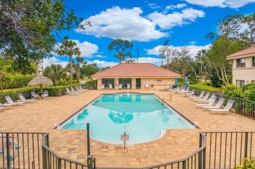 191 Bennington Dr, Naples FL 34104-8366 exterior