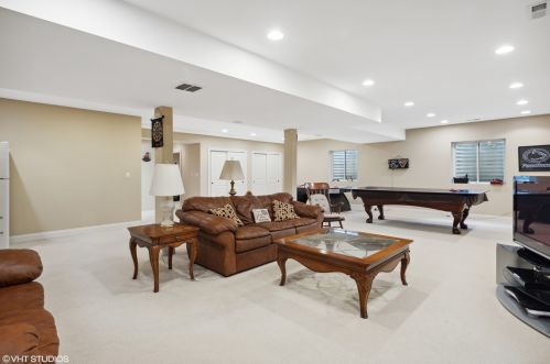 695 Mitchell Ave, Elmhurst IL 60126-4855 exterior