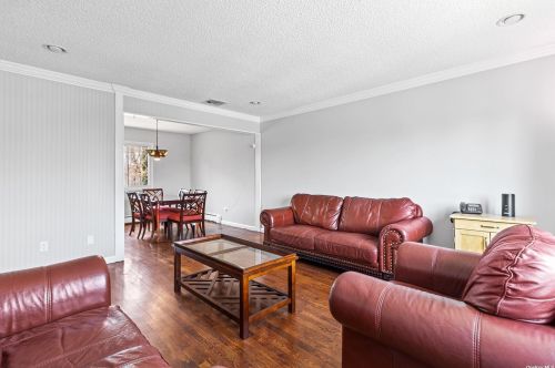 34 Guilford Park Dr, Babylon NY 11704-7928 exterior