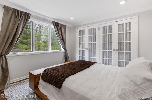 101 Walnut Blvd, Rochester MI 48307-2051 exterior