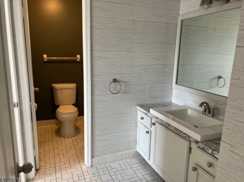 127 Riva Dr, Hackettstown NJ  07840-3729 exterior