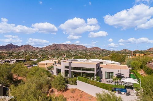 5841 Echo Canyon Cir, Phoenix AZ 85018-1243 exterior