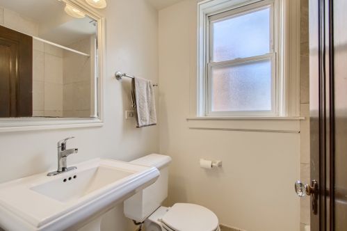 1256 Winona St, Chicago IL 60640-2940 exterior