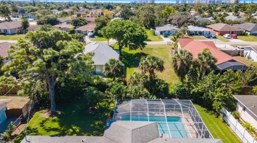 660 111 Ave, Naples FL 34108-1824 exterior