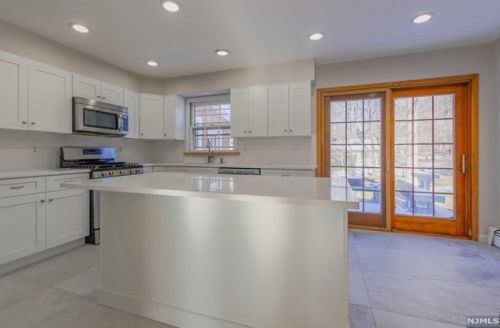 63 Grandview Ave, Upper Saddle River NJ  07458-2134 exterior