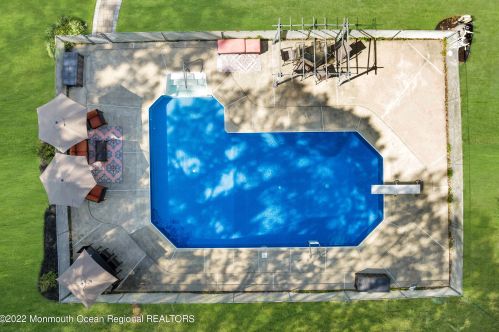 5 Dickens Ct, Jackson Twp NJ  08527-2844 exterior