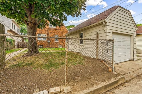 2756 55, Milwaukee WI 53210-1558 exterior