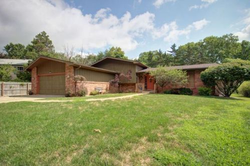 42 Maple Ct, Champaign, IL 61822-7205