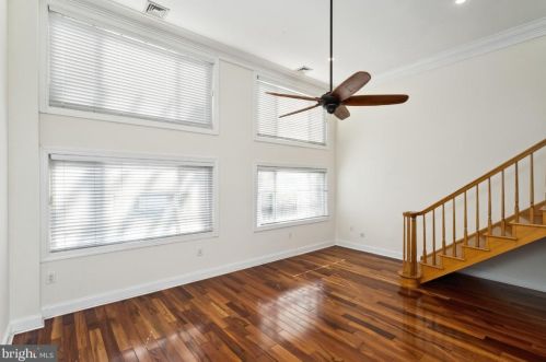 609 Howard St, Philadelphia, PA 19147-2427