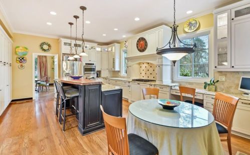 1085 Brookhaven Sq, Atlanta GA 30319-2878 exterior