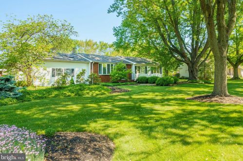 29 Windswept Dr, Trenton, NJ 08690-1124