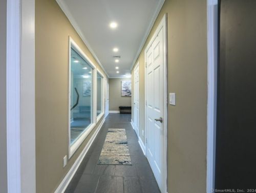 252 Main St, Meriden CT 06451-3859 exterior