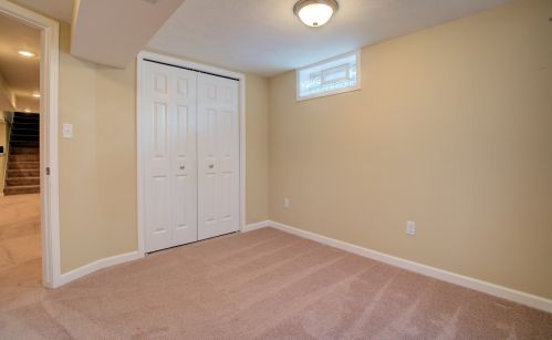 1516 Southlawn Dr, Wyoming MI exterior