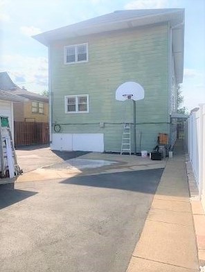 13323 Commercial Ave, Chicago IL 60617-3281 exterior