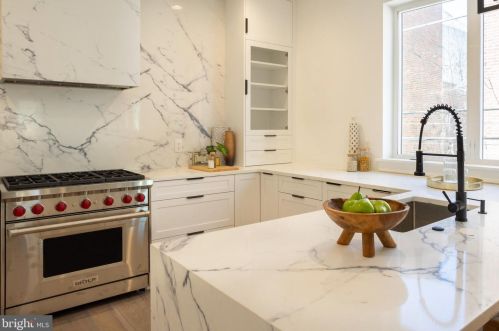 808 Fitzwater St, Philadelphia PA 19147-2808 exterior