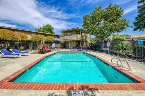 1050 Oak Grove Rd, Concord CA 94518-3254 exterior