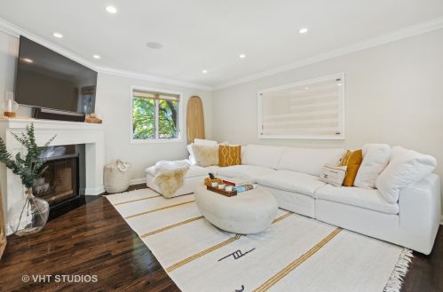 423 Wisconsin St, Chicago, IL 60614-5221