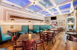 2047 Green St, Philadelphia PA 19130-3111 exterior