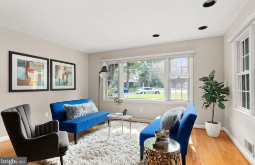 1423 Crestridge Dr, Silver Spring MD 20910-1535 exterior