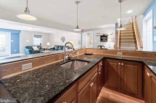 6705 Christmasberry Ct, Middletown MD exterior