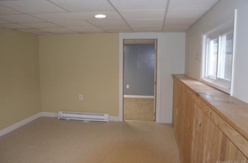 47 Heron Rd, Enfield CT 06082-4002 exterior