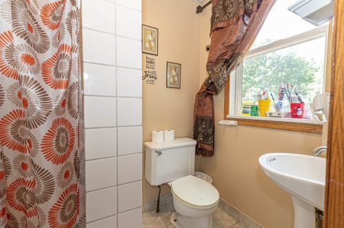 102 Chapel St, Waukegan IL 60085-5410 exterior