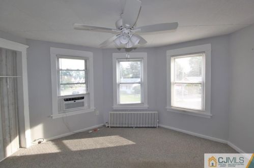 20 Silver Lk Ave, Edison NJ 08817-5248 exterior