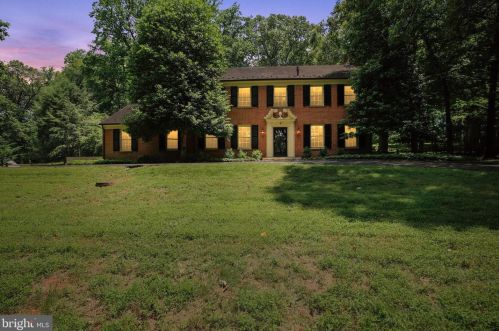 8915 Bel Air Pl, Rockville, MD 20854-1606