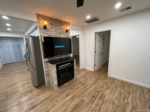 24086 Annapolis St, Dearborn Heights MI  48125-1914 exterior