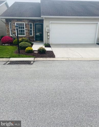 419 Parkview Ln, Hanover, PA 17331-1455