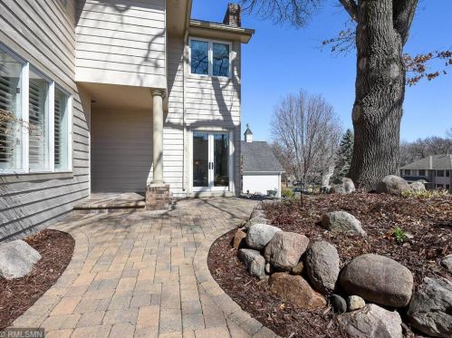 4809 Four Seasons Dr, Saint Paul, MN 55122-3325