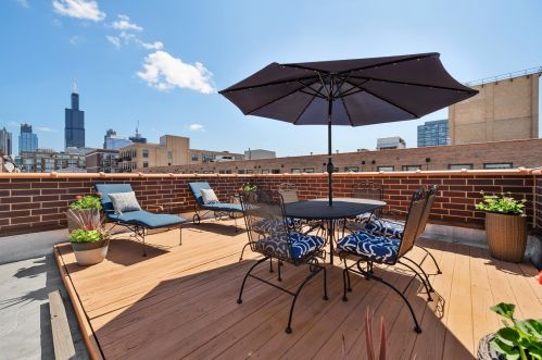 1051 Monroe St, Chicago IL 60607-2611 exterior