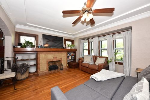 2377 61st St, Milwaukee, WI 53219-2136