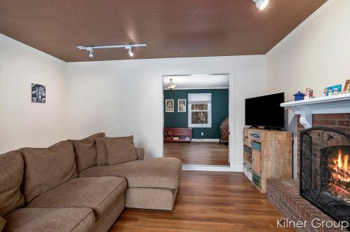 1721 Weymouth Dr, Grand Rapids MI 49508-3711 exterior