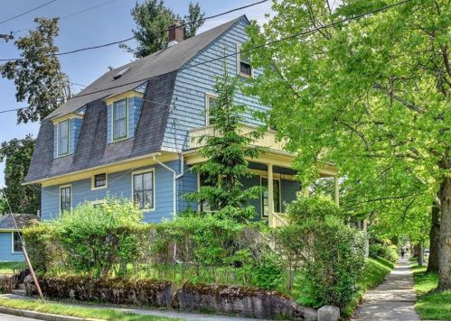 63 Summit Ave, Providence, RI 02911-2100