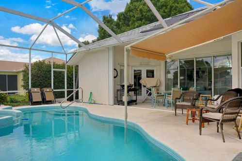 272 Surfside Ave, Fort Pierce FL  34983-1286 exterior