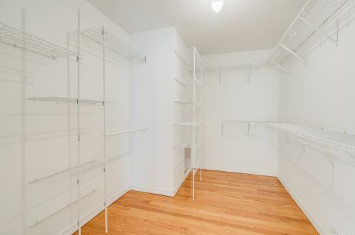 10 Buttonwood Dr, Huntington Station NY 11746-4803 exterior