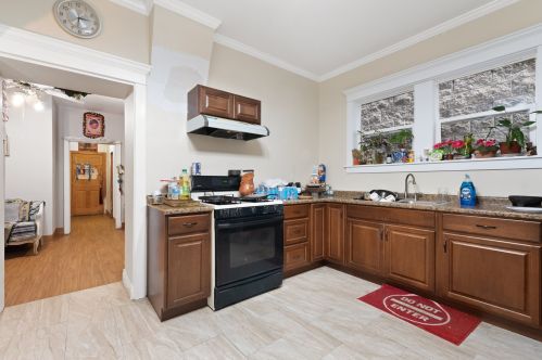 824 California, Chicago IL 60645-5208 exterior