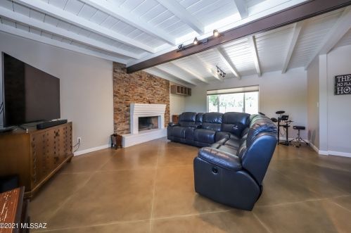 245 Greenock Dr, Tucson, AZ 85737-7615