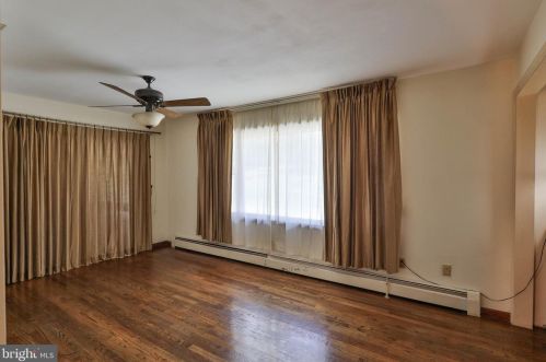 3319 Spg Vly Rd, Slatington PA 18080-3220 exterior