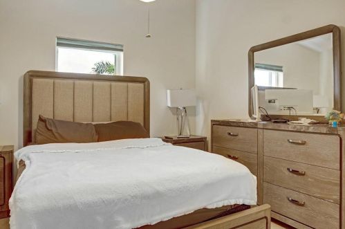 272 Surfside Ave, Fort Pierce FL  34983-1286 exterior