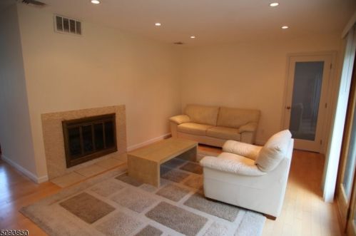 21 Alcott Dr, Livingston NJ  07039-1223 exterior