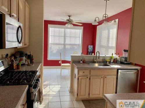 61 Franklin School Way, Metuchen NJ  08840-1859 exterior