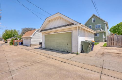 1113 60th St, Milwaukee WI  53214-3316 exterior