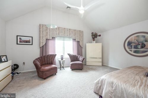 42 Hamilton Lk Dr, Trenton NJ 08619-3437 exterior