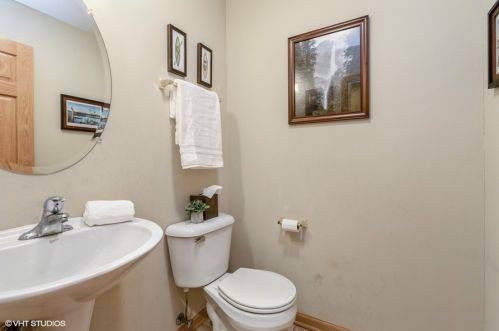 1280 Walnut Gln Dr, Bull Valley IL 60014-6843 exterior