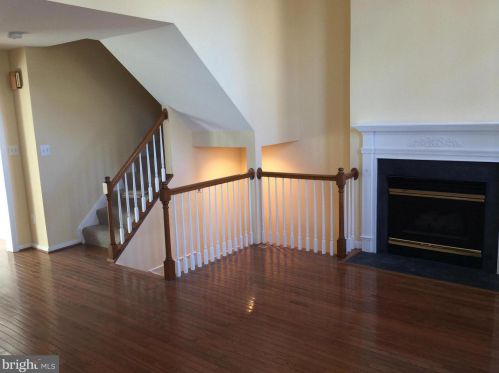 2420 Garnett Dr, Alexandria VA  22311-4906 exterior